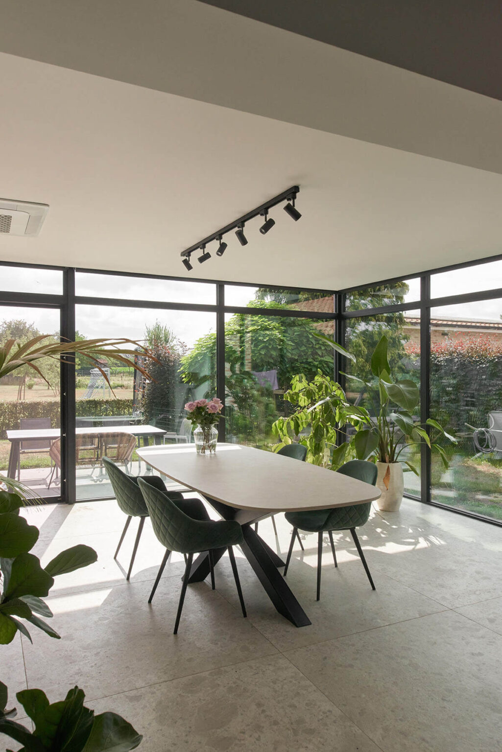 eetkamer in veranda